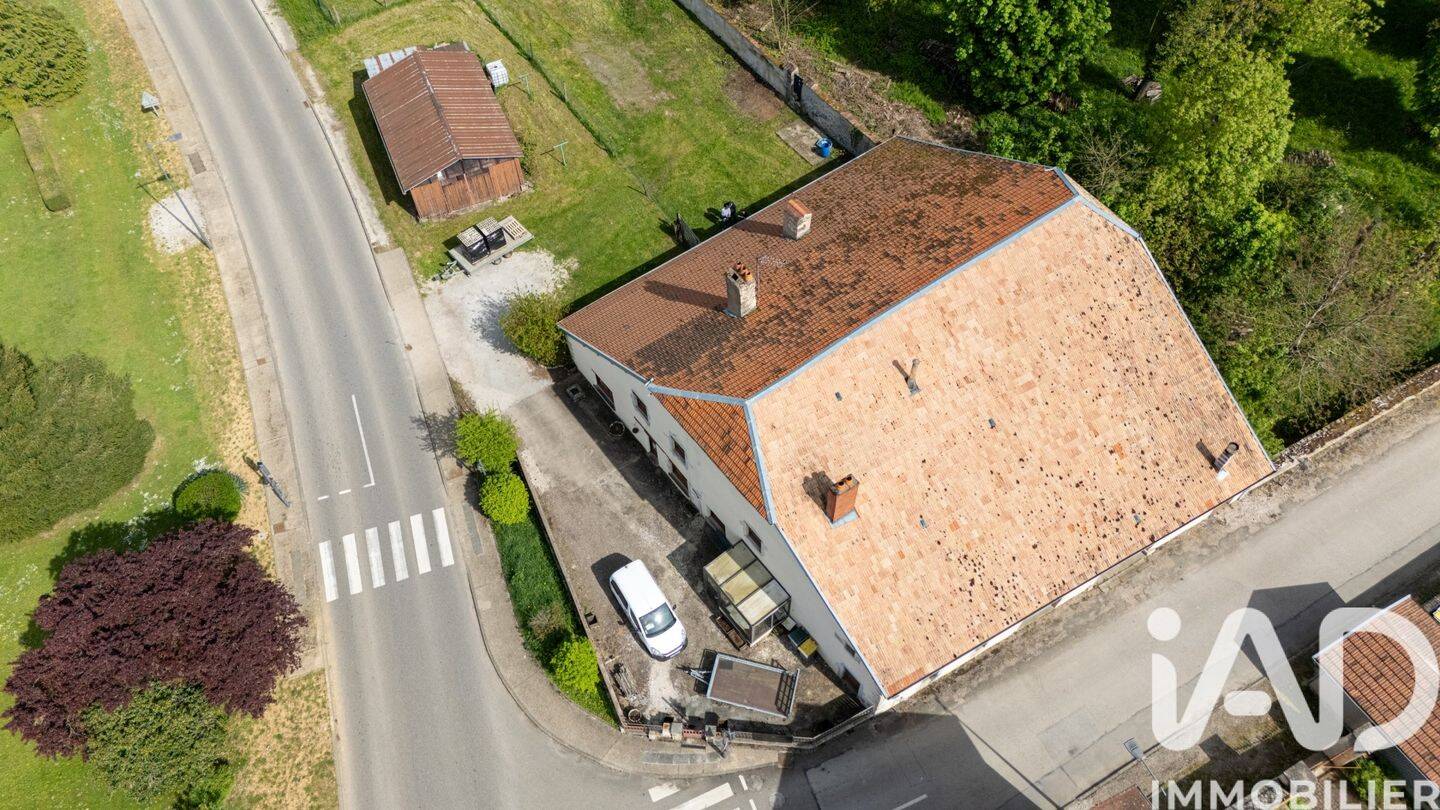 Maison 7 pièces 156 m² · à La Tour-de-Sçay · 156 m² · 180 000 €