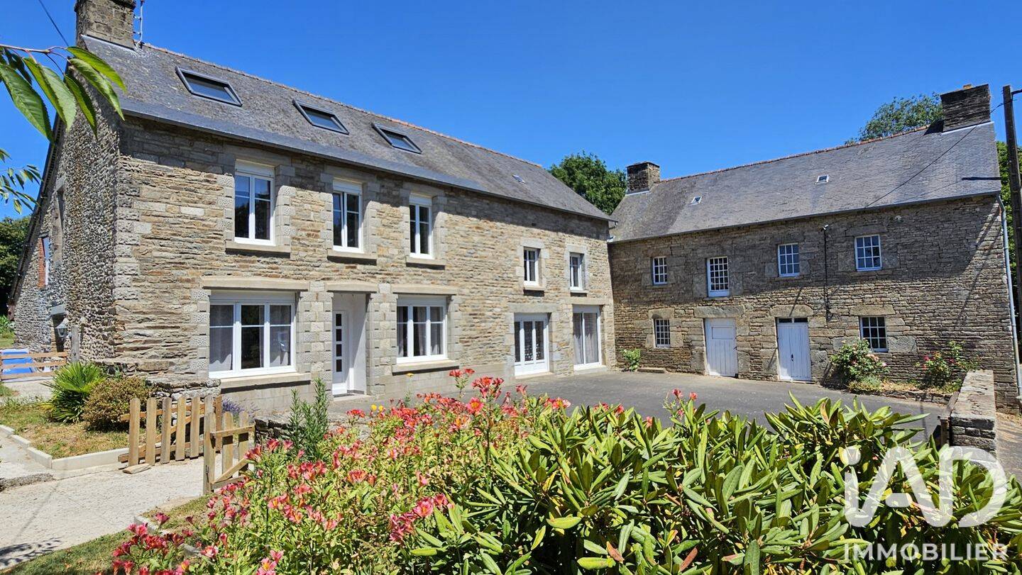Maison 8 pièces 211 m² · à Plouguenast-Langast · 211 m² · 311 500 €