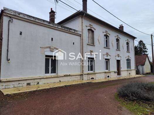 Demeure à vendre 219 000 € 10 pièces 4 chambres 235 m² 1 645 m² de terrain Fins 80360