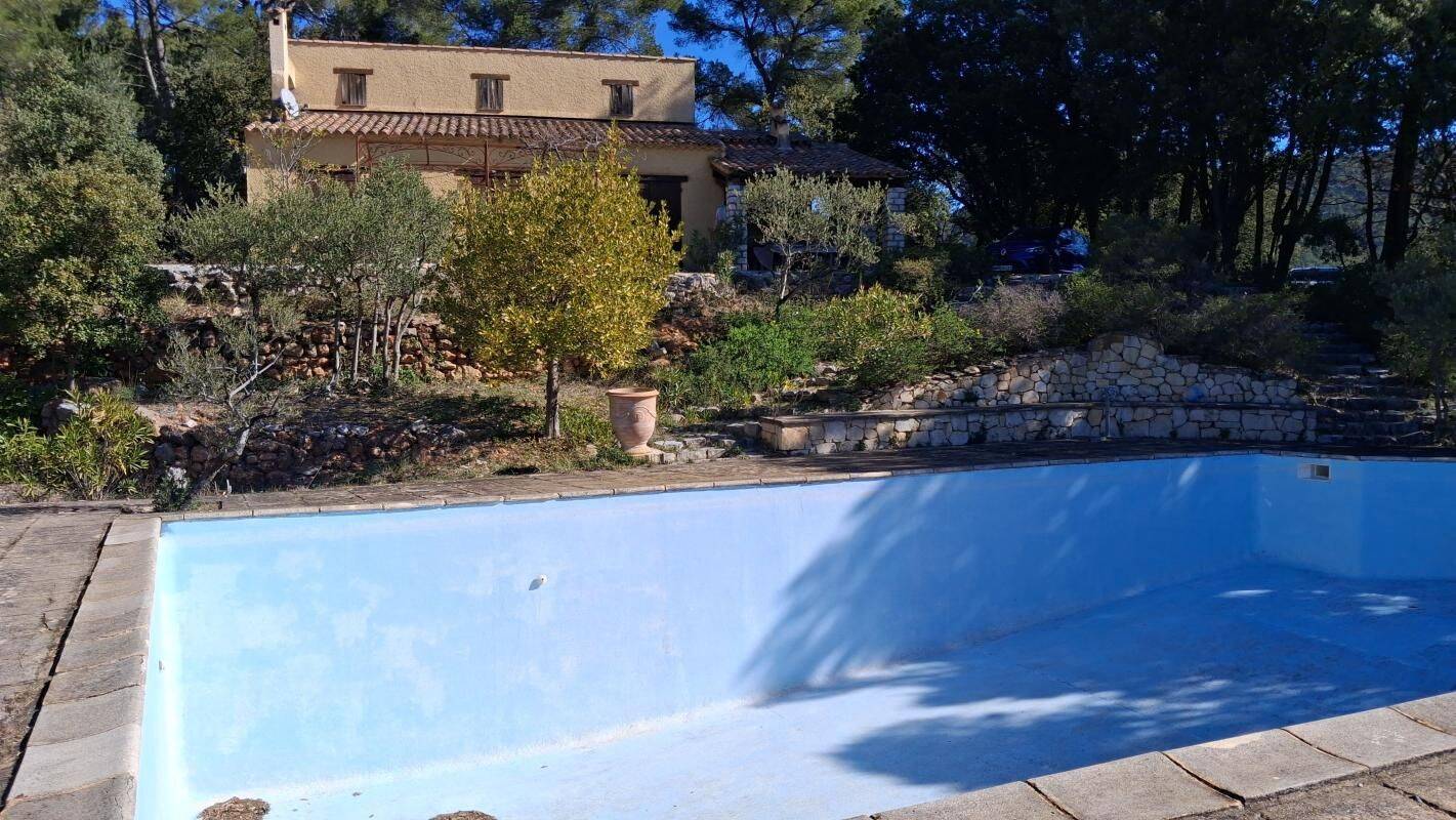 Maison 5 pièces 94 m² · à Aups · 94 m² · 340 000 €
