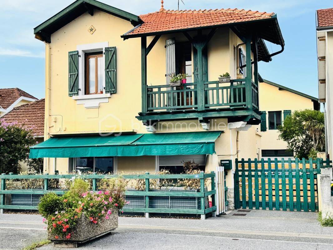 Maison 9 pièces 219 m² · à Puyoô · 219 m² · 299 000 €
