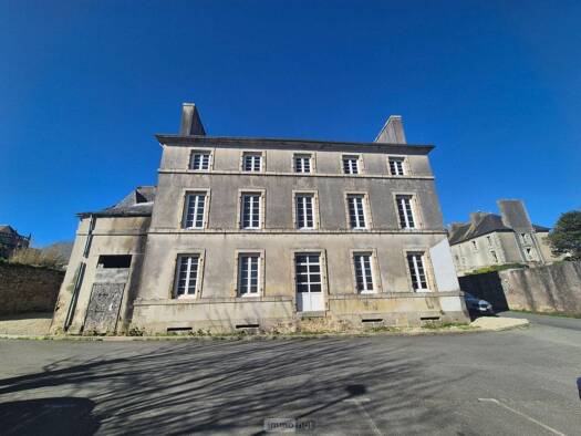 Immeuble à vendre 332 400 € 627 m² Zone Urbaine et Nord Saint-Pol-de-Léon 29250