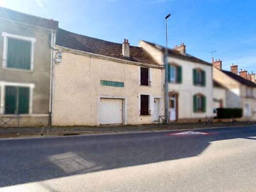 Maison de ville à vendre 165 000 € 6 pièces 4 chambres 100 m² 136 m² de terrain Mairie-Centre Nord Nemours 77140