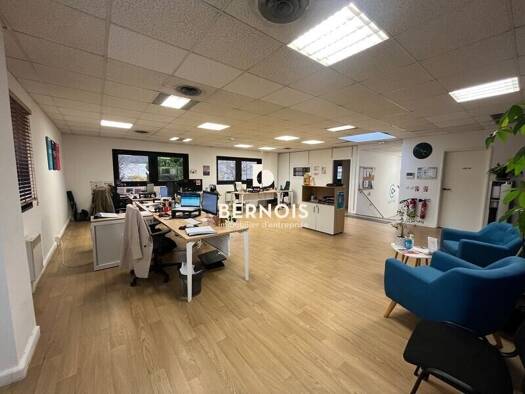 Espace bureau à louer 3 852 € 267 m² de bureaux divisible de 267 m² à 267 m² Rabasson La Garde 83130