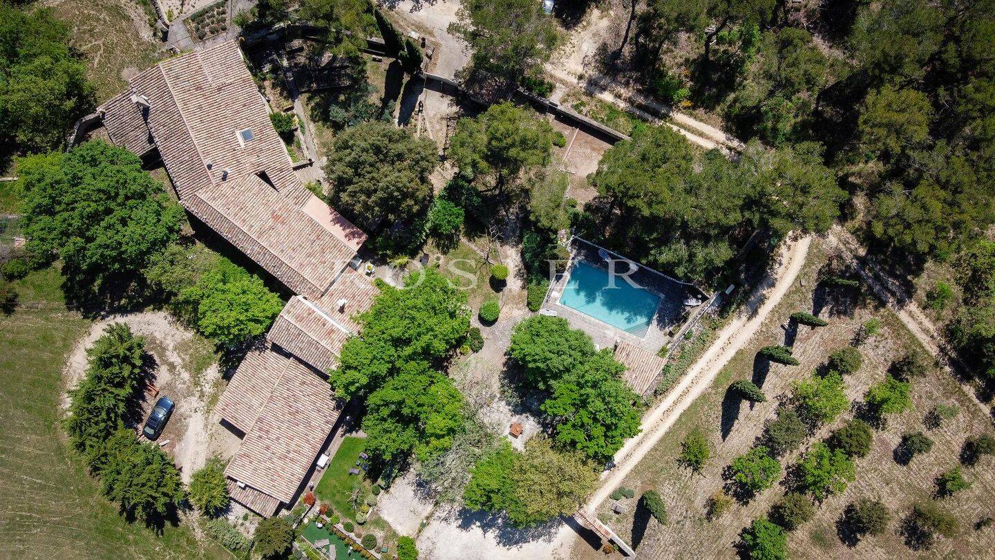 Maison 13 pièces 373 m² · à Murs · 373 m² · 1 100 000 €