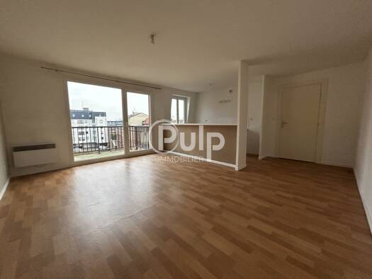 Appartement à louer 580 € 2 pièces 1 chambre 45 m² Étage 4/4 Est Lens 62300