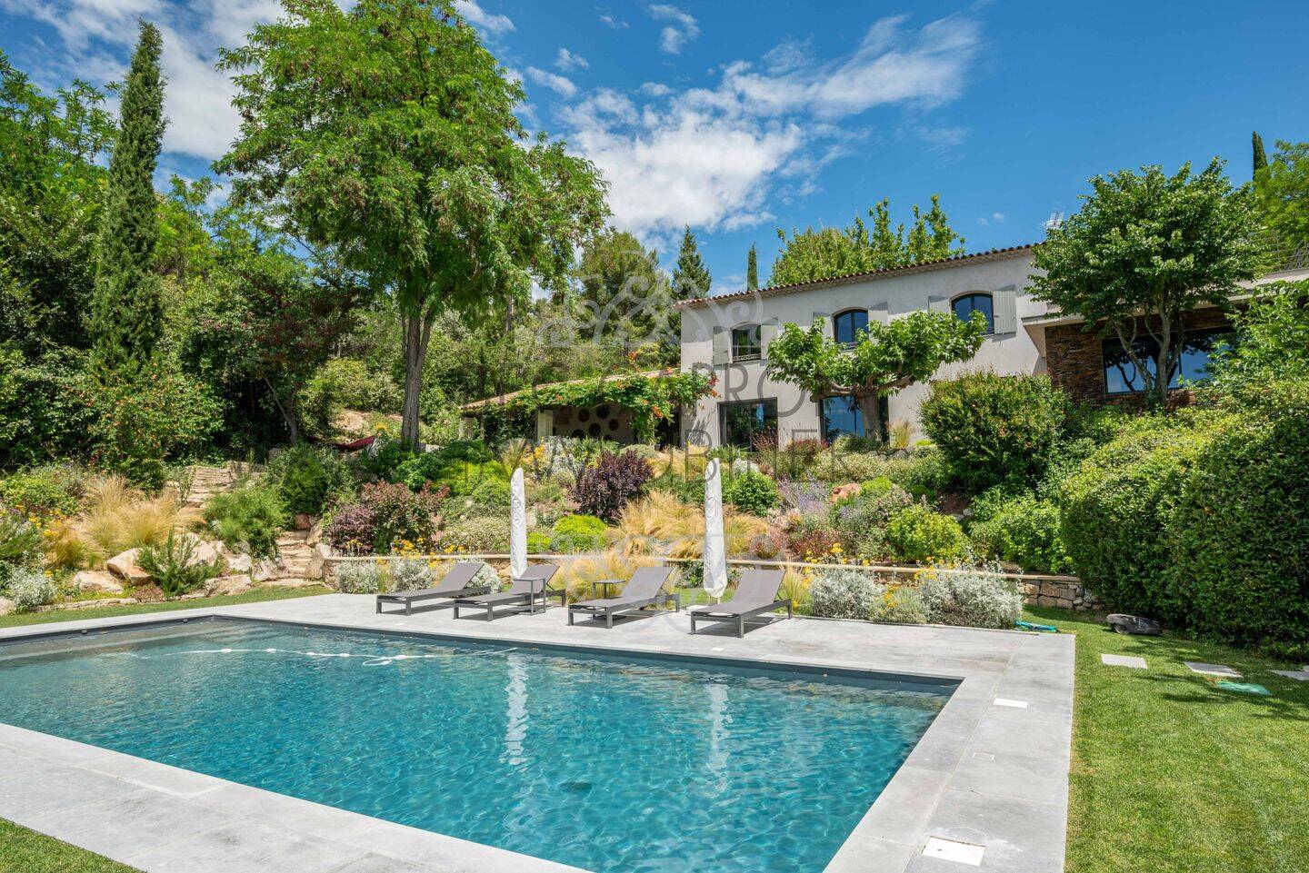 Maison 7 pièces 245 m² · à Aix-en-Provence · 245 m² · 3 150 000 €
