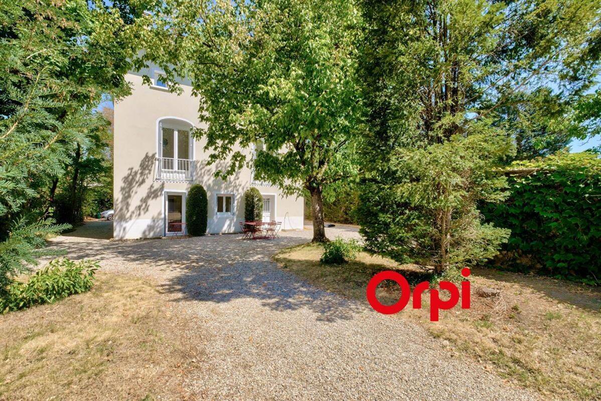 Maison 6 pièces 240 m² · à Caluire-Et-Cuire · 240 m² · 1 040 000 €