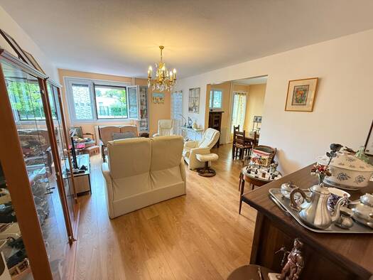 Appartement à vendre 155 000 € 5 pièces 3 chambres 96 m² RDC/5 Val du Solvan Lons-le-Saunier 39000