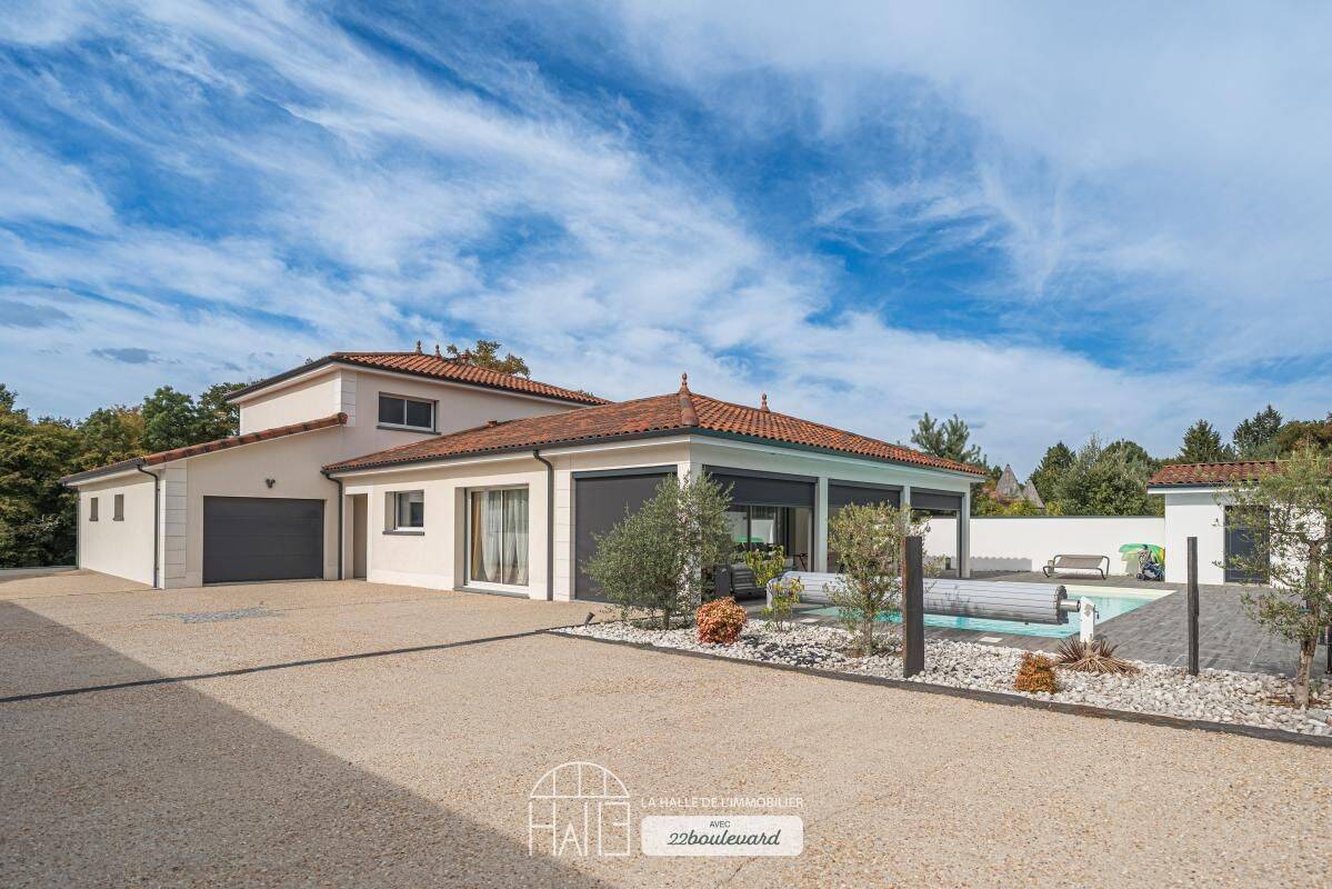 Maison 8 pièces 250 m² · à Le Vigen · 250 m² · 639 900 €