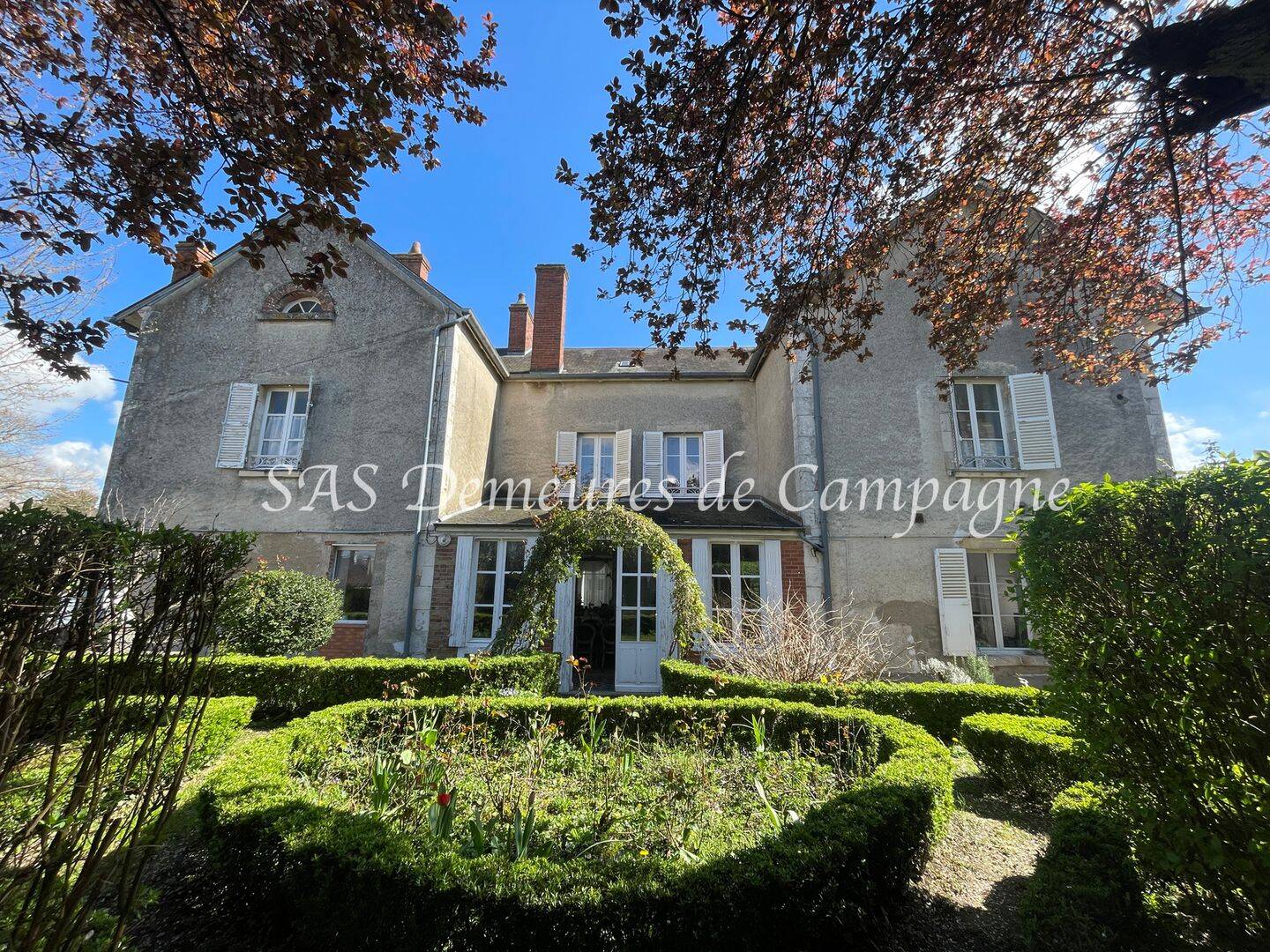 Maison 17 pièces 530 m² · à Les Aix-d'Angillon · 530 m² · 472 500 €