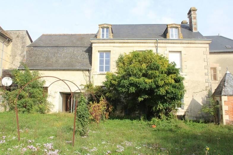 Maison à vendre 136 660 € 3 pièces 2 chambres 187 m² 515 m² de terrain Saint-Savin 86310
