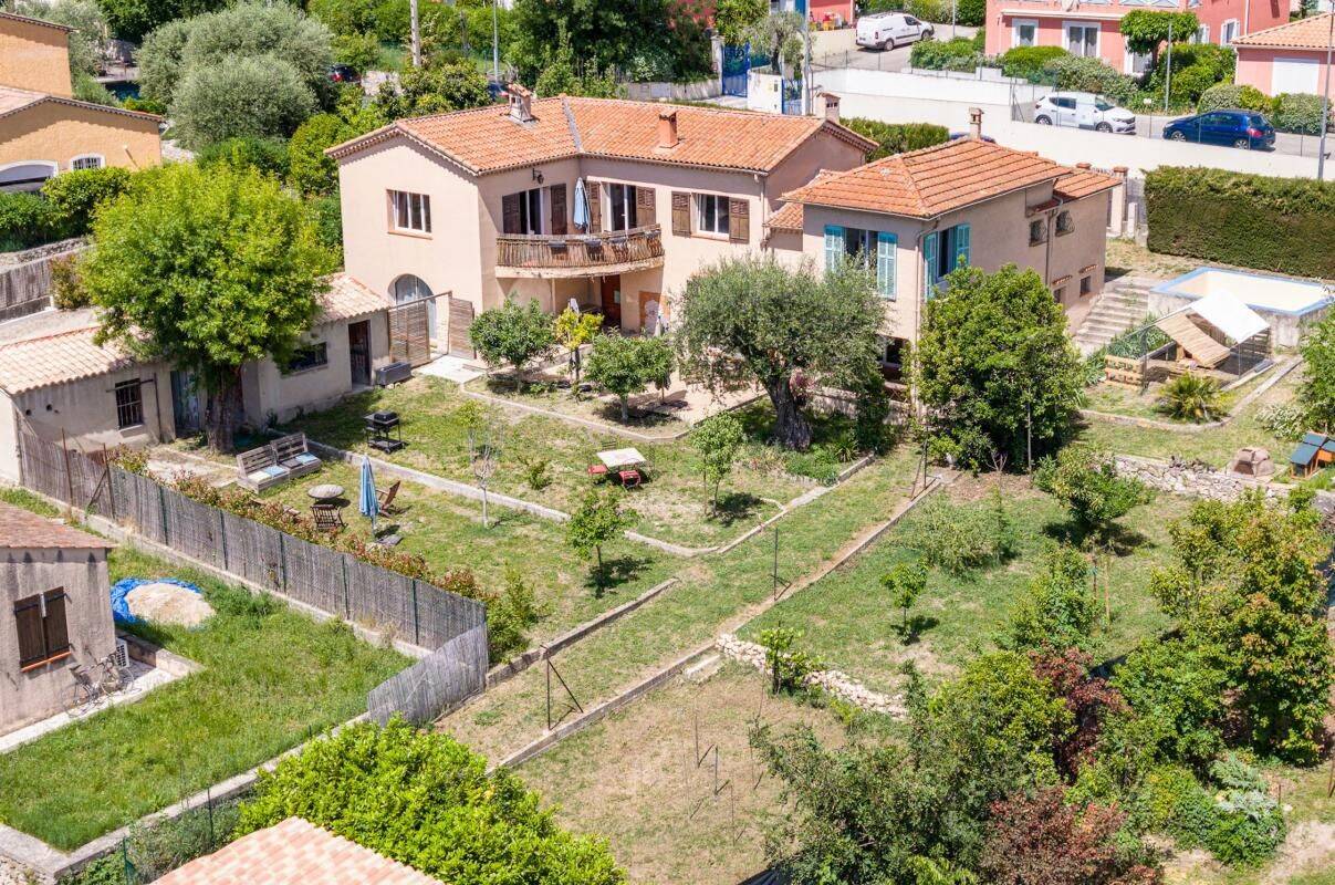 Maison 8 pièces 238 m² · à Grasse · 238 m² · 649 000 €