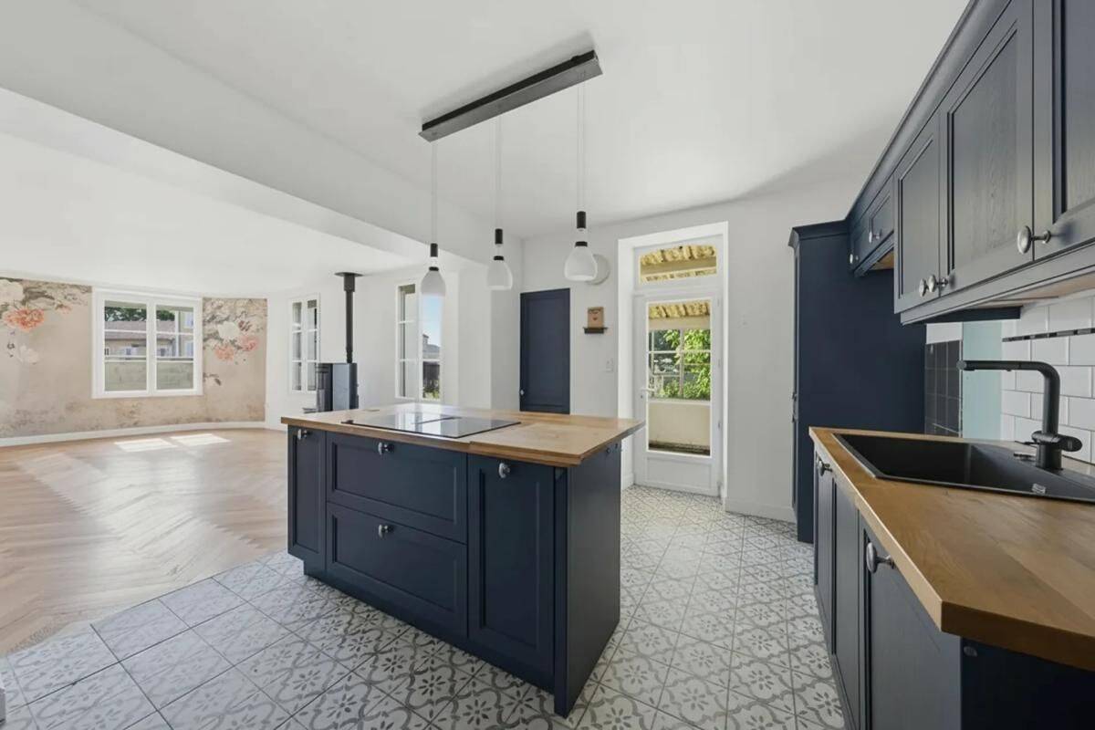 Maison 6 pièces 172 m² · à Saint-Yzan-de-Soudiac · 172 m² · 187 000 €