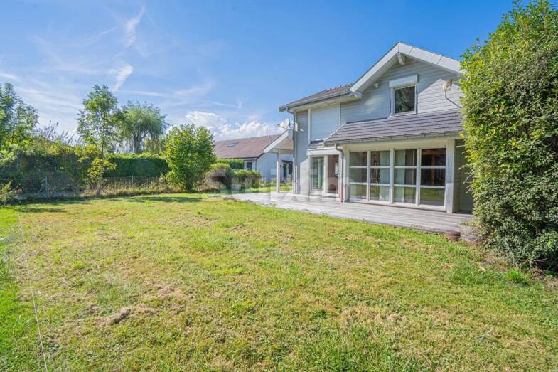Maison à vendre 778 000 € 5 pièces 4 chambres 143 m² 1 000 m² de terrain Ornex 01210