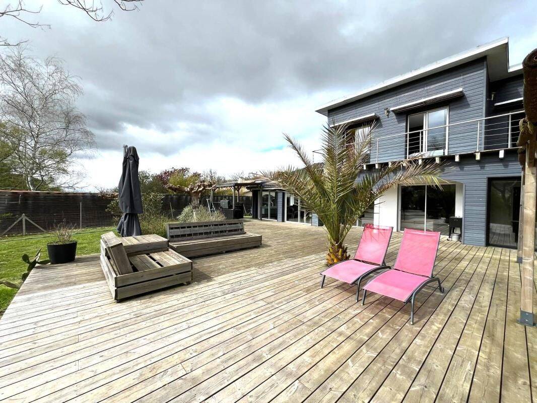 Maison 6 pièces 233 m² · à Eyres-Moncube · 233 m² · 369 000 €
