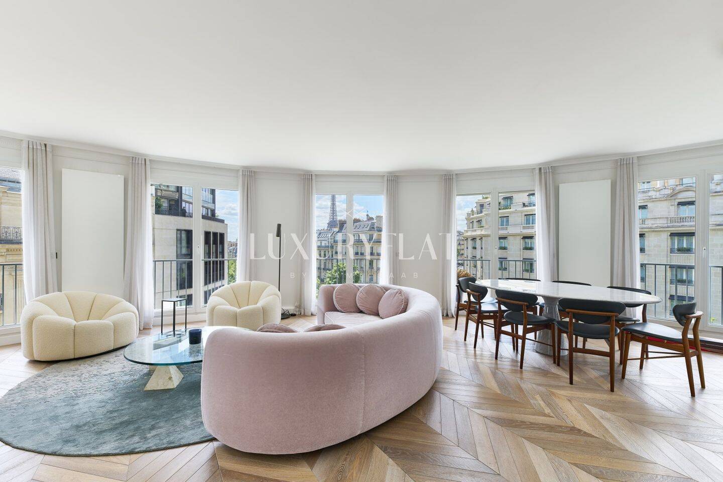 Appartement 4 pièces 130 m² · à Paris 8ème Arrondissement · 130 m² · 13 500 €
