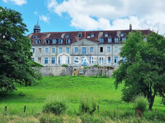 Duplex à vendre 299 000 € 7 pièces 5 chambres 134 m² Étage 3/3 École-Valentin 25480