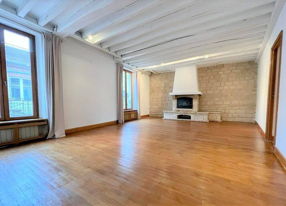 Appartement 5 pièces 94 m² · à Saint-Germain-en-Laye · 93,7 m² · 2 300 €