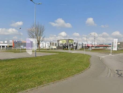 Local commercial à louer 13 897 € 800 m² de surface de vente Gainneville 76700