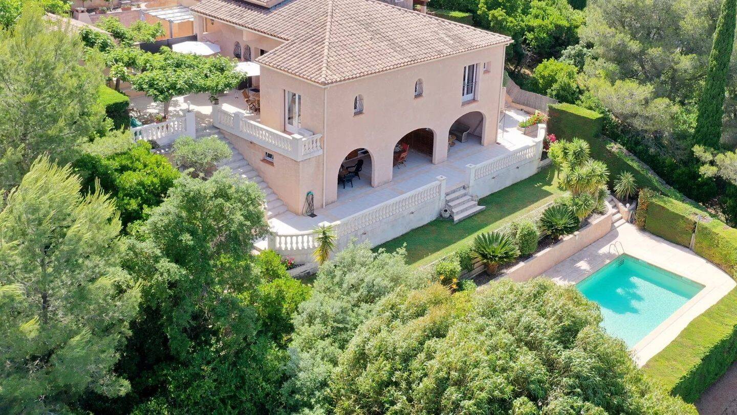 Maison 9 pièces 229 m² · à Carqueiranne · 228,6 m² · 1 150 000 €