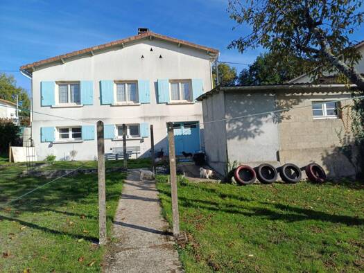 Maison de plain-pied à vendre 118 500 € 4 pièces 3 chambres 75 m² 610 m² de terrain Chalais 16210