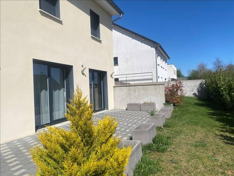 Maison à louer 1 250 € 4 pièces 3 chambres 111 m² disponible à partir du 10/05/2025 Faubourg de Belfort Héricourt 70400