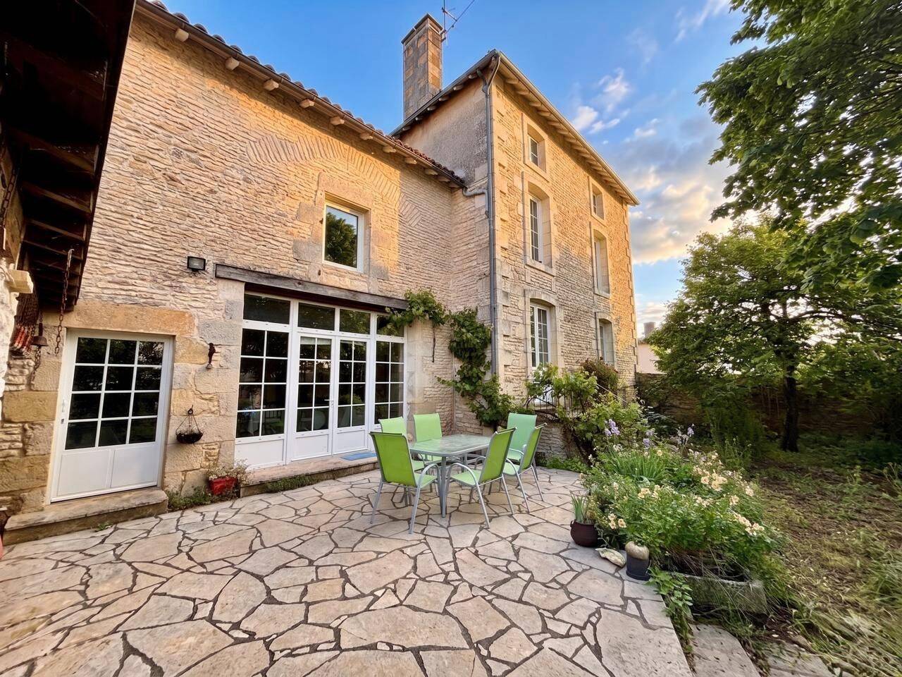 Maison 4 pièces 197 m² · à Vouillé · 196,8 m² · 336 000 €