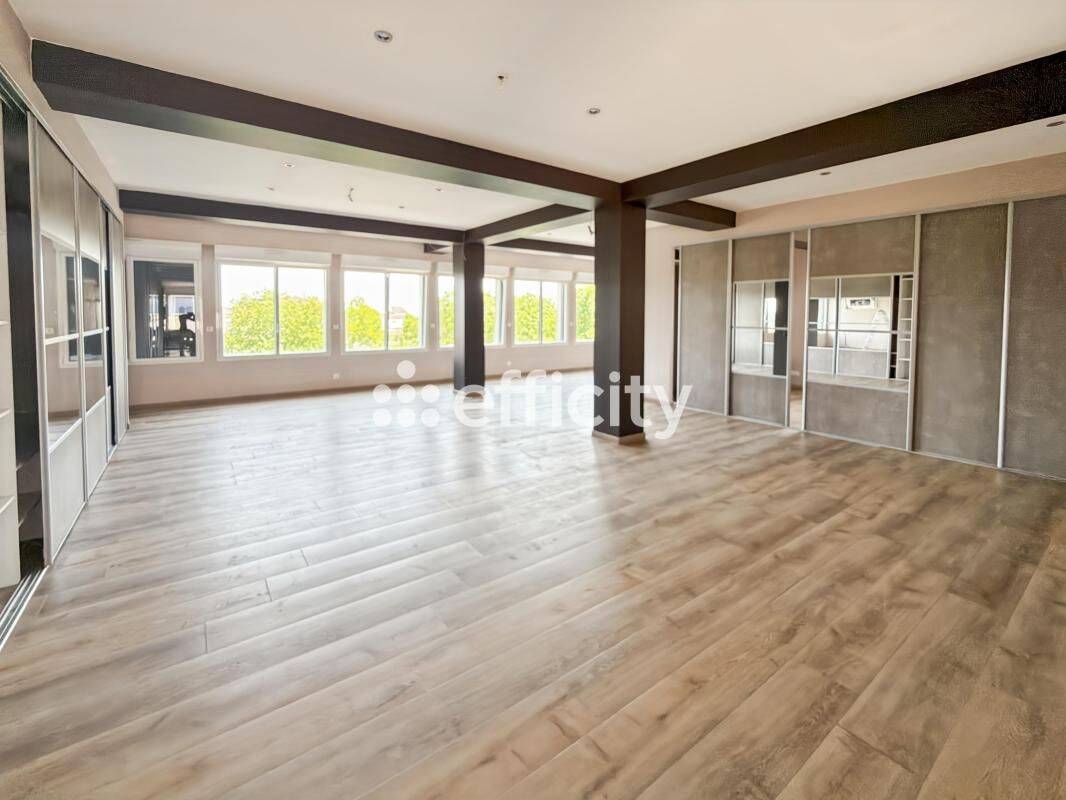 Appartement 5 pièces 167 m² · à Saintes · 166,5 m² · 348 000 €