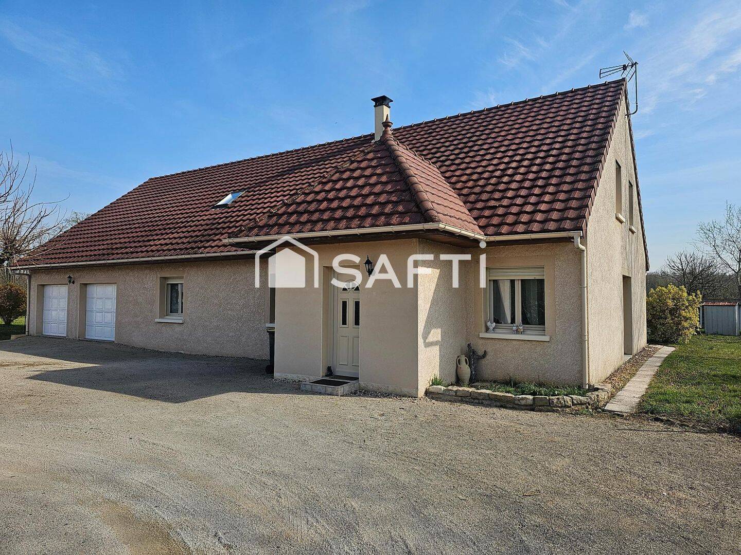 Maison 8 pièces 191 m² · à Ouroux-sur-Saône · 191 m² · 299 900 €