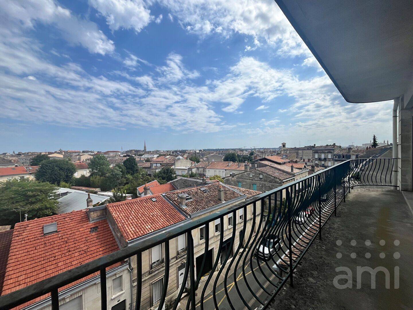 Appartement 4 pièces 113 m² · à Bordeaux · 112,7 m² · 1 350 €