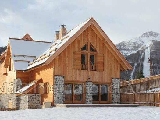 Duplex à vendre 760 000 € 4 pièces 3 chambres 70 m² RDC/1 Auron Saint-Étienne-de-Tinée 06660