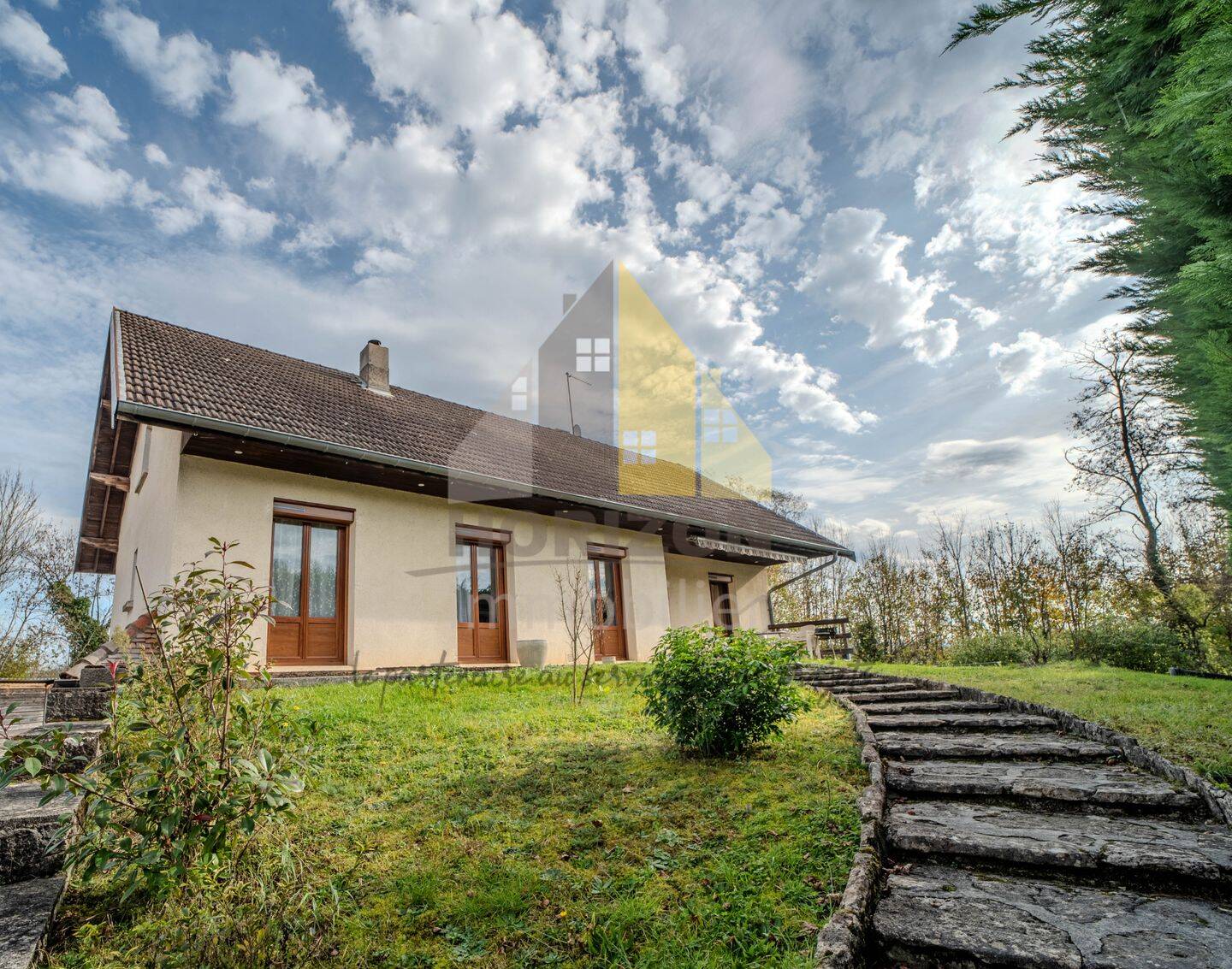 Maison 6 pièces 183 m² · à Bletterans · 183 m² · 215 000 €