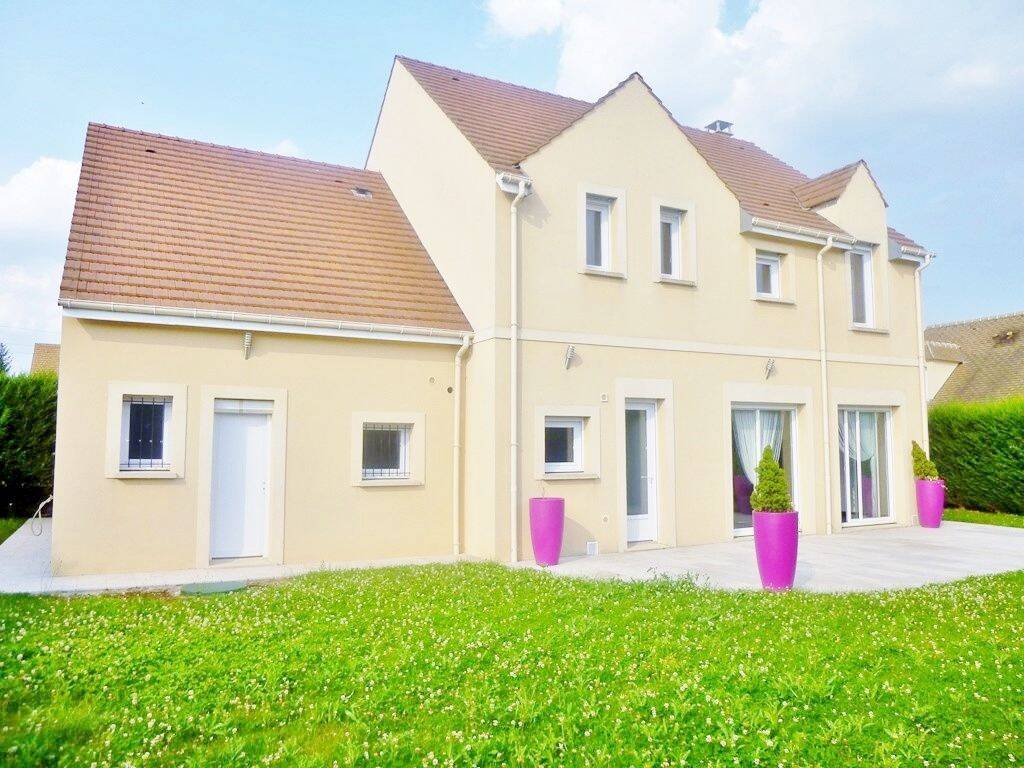 Maison 6 pièces 197 m² · à Osny · 196,8 m² · 2 287 €
