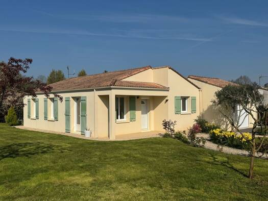 Maison à louer 800 € 4 pièces 2 chambres 85 m² 882 m² de terrain Foussais-Payré 85240