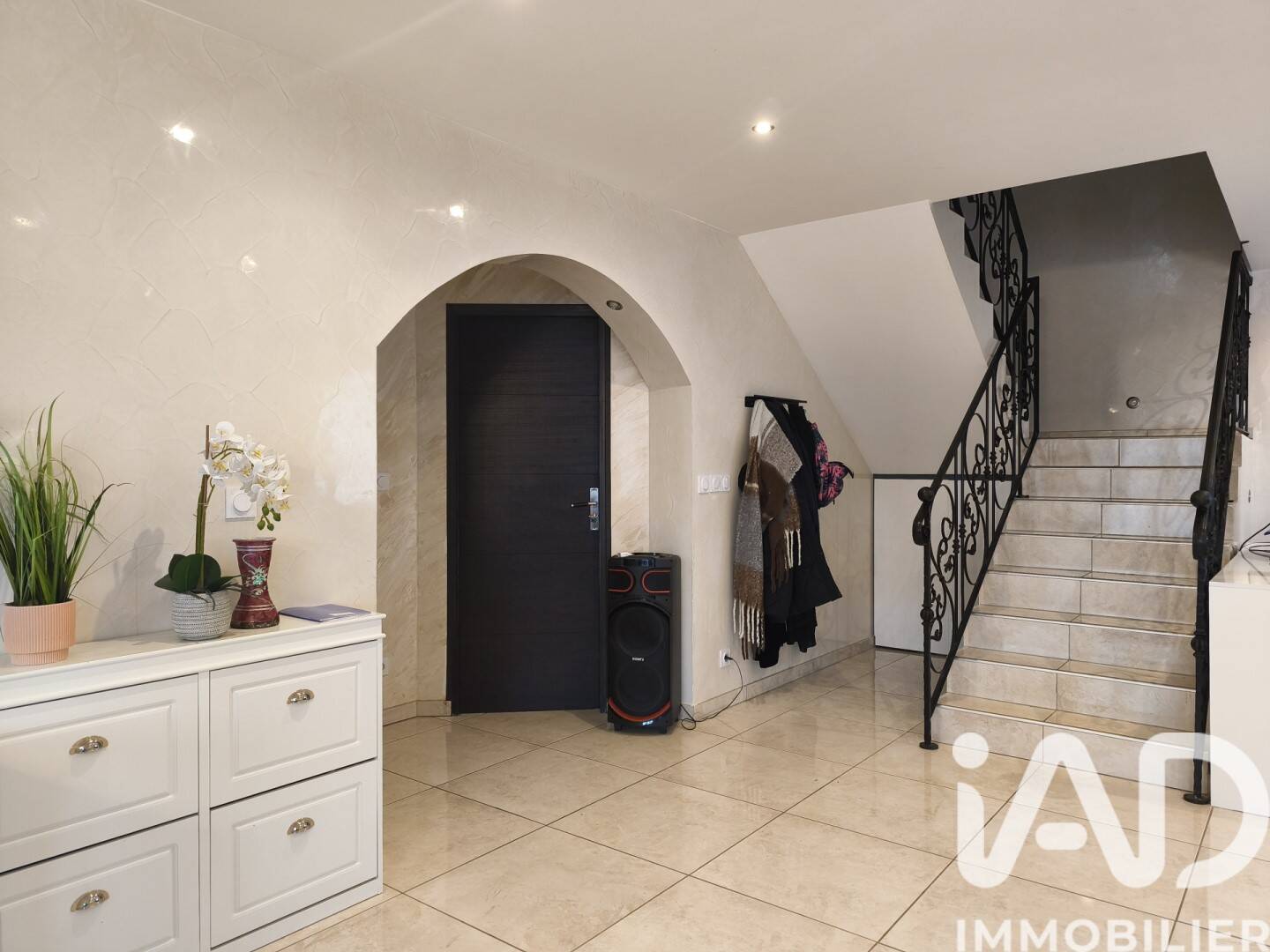 Maison 7 pièces 195 m² · à Vennecy · 195 m² · 380 000 €