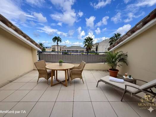 Duplex à vendre 275 600 € 3 pièces 2 chambres 76 m² RDC Saint-Martin 97150