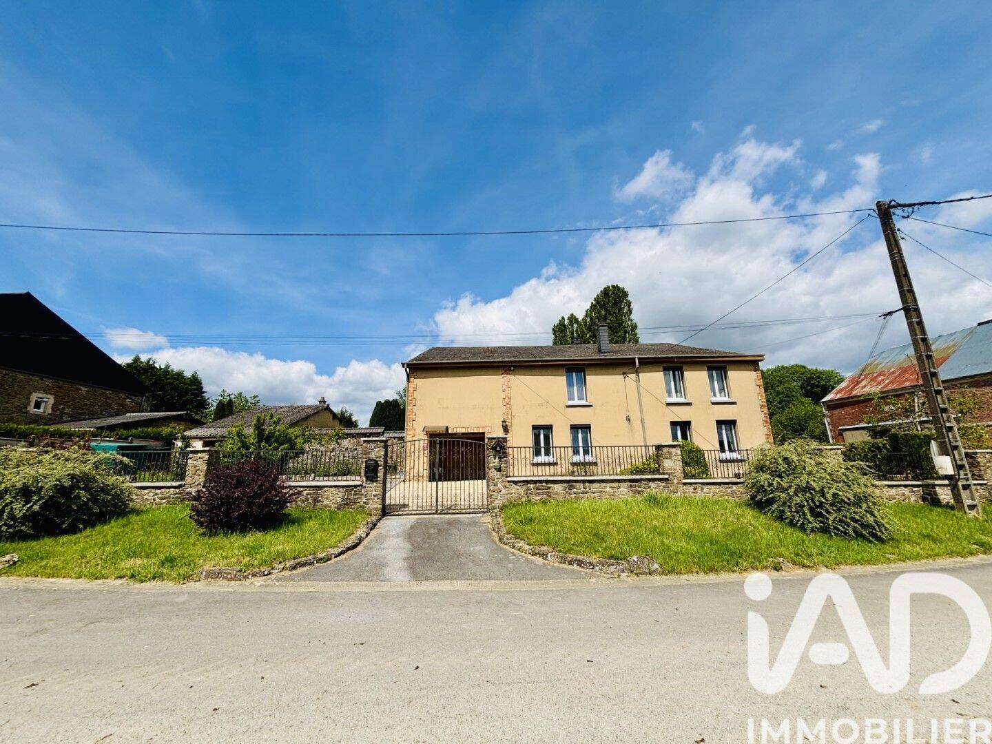 Maison 7 pièces 255 m² · à Étalle · 255 m² · 226 900 €