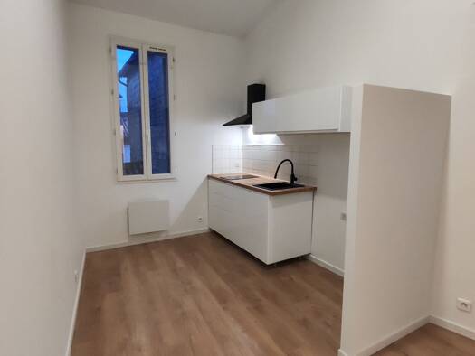 Appartement à louer 445 € 2 pièces 1 chambre 30 m² Étage 2/2 La Réole 33190