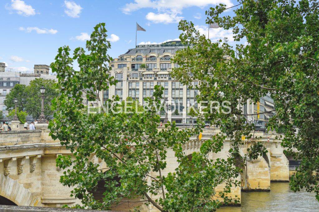 Appartement 3 pièces 97 m² · à Paris 1er Arrondissement · 97 m² · 1 750 000 €