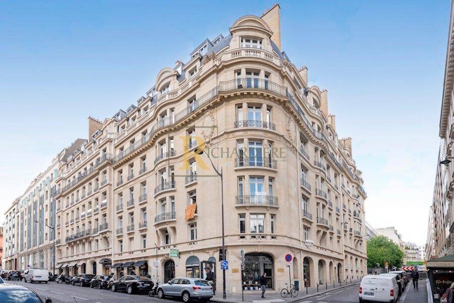 Appartement 7 pièces 235 m² · à Paris 8ème Arrondissement · 235,2 m² · 9 950 €/mois