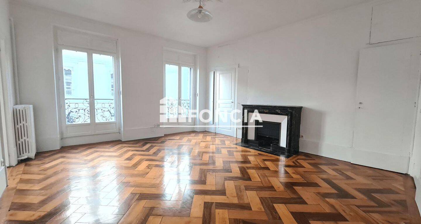 Appartement 4 pièces 135 m² · à Grenoble · 135,4 m² · 1 450 €/mois
