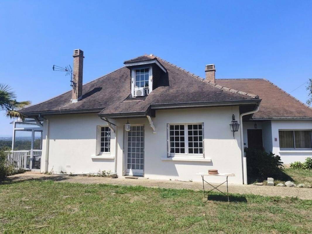 Maison 6 pièces 204 m² · à Artix · 204 m² · 230 000 €