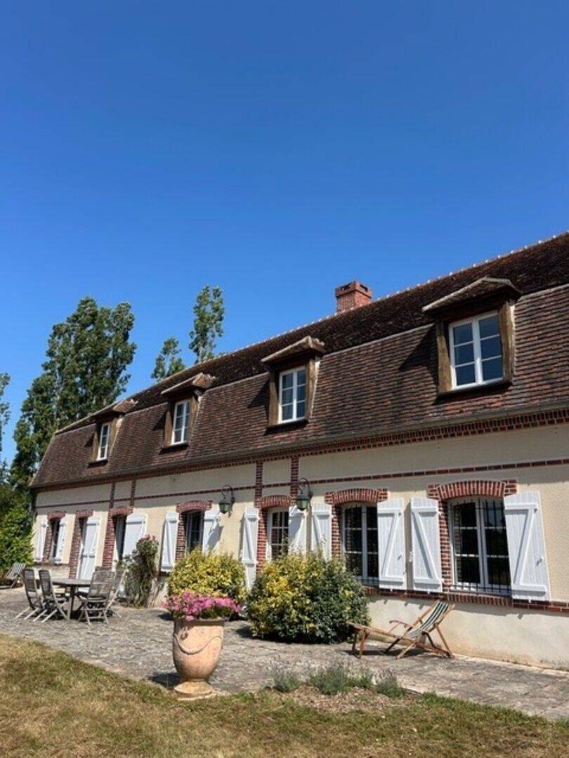 Maison 9 pièces 322 m² · à Houdan · 322 m² · 2 100 €/mois