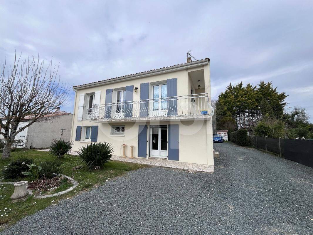 Maison 6 pièces 115 m² · à Semussac · 114,8 m² · 199 900 €
