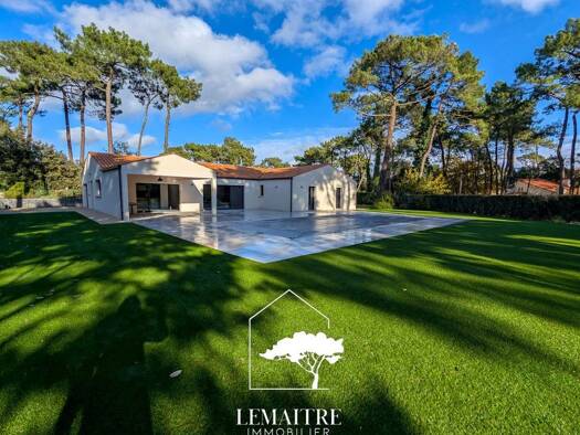 Maison à vendre 1 236 000 € 5 pièces 4 chambres 175 m² 1 480 m² de terrain La Palmyre Les Mathes 17570