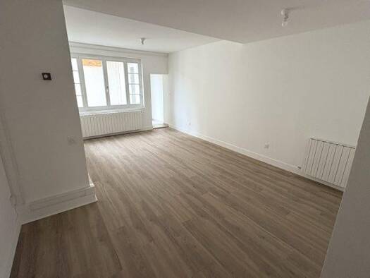 Appartement à vendre 185 000 € 3 pièces 2 chambres 81 m² RDC/4 Cathédrale Troyes 10000