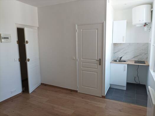 Appartement à louer 460 € 1 pièce 16 m² Étage 1/3 Sanitas-Rotonde Tours 37000