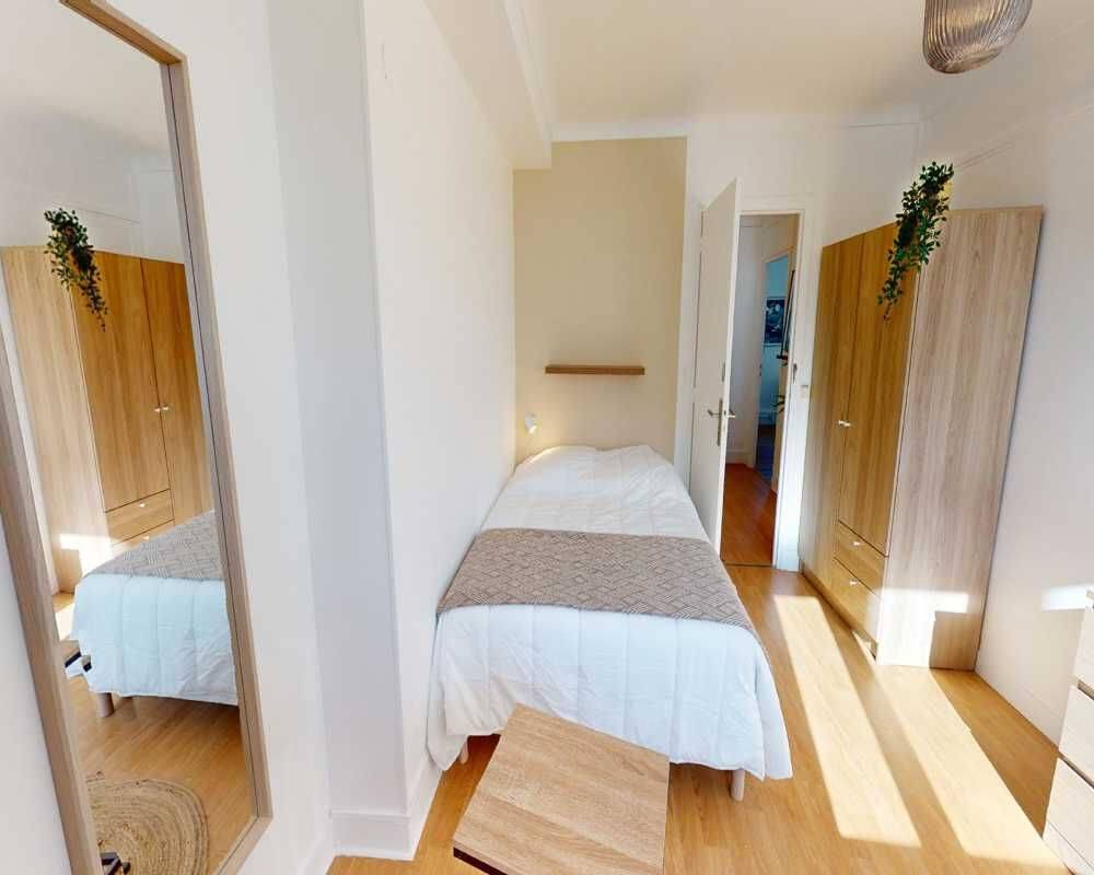 Appartement 5 pièces 110 m² · à Paris 17ème · 110 m² · 1 240 €/mois