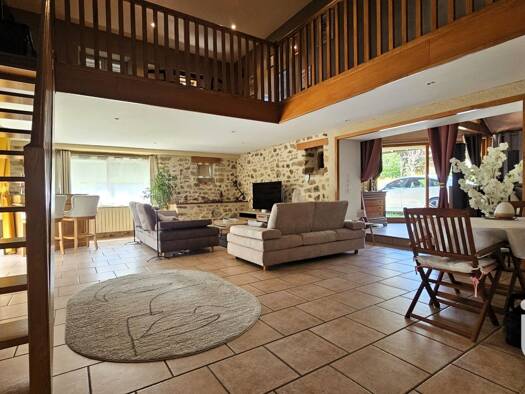 Maison à vendre 284 000 € 7 pièces 2 chambres 180 m² 874 m² de terrain Montbazens 12220